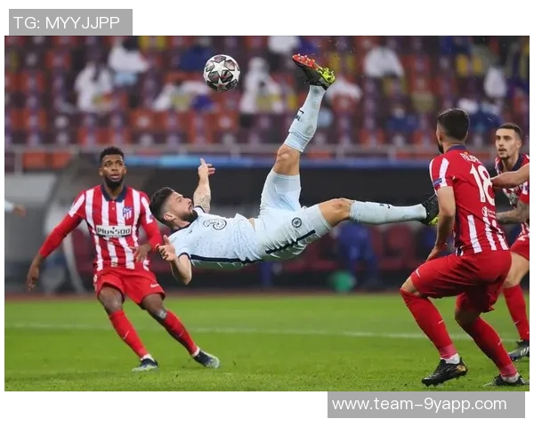 杜尚别独立球员门前制造威胁胜利球员极限倒勾解围展现精彩防守