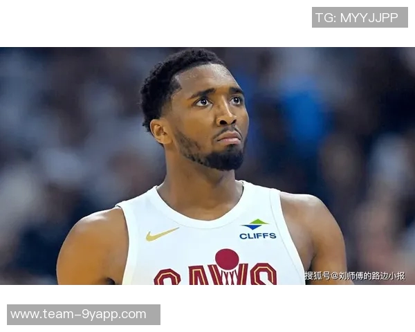 小米切尔:团队配合出色传球流畅避免孤军奋战 小米切尔:团队配合出色传球流畅避免孤军奋战