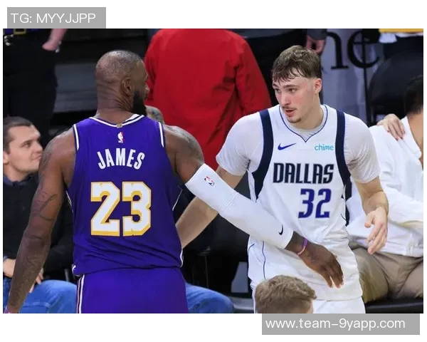 布克成NBA历史第三年轻球员达成17000分与3600助攻双里程碑 布克成NBA历史第三年轻球员达成17000分与3600助攻双里程碑